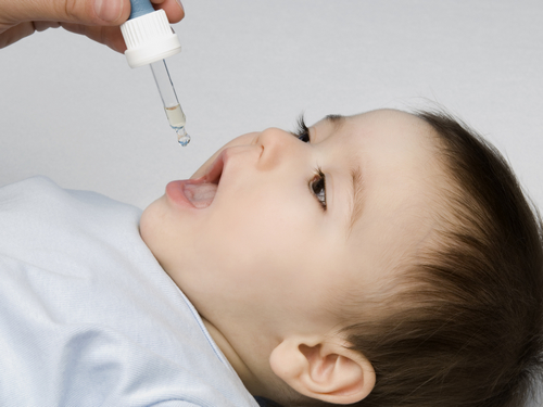 给孩子买药后悔,孩子生病到底应该用药还是自愈