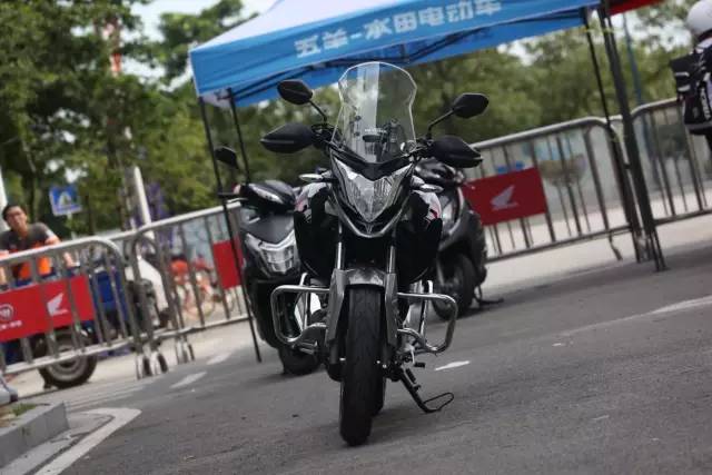 五羊本田猛鸷cb190x有时钟显示吗,猛鸷190对比新大洲本田cb190x