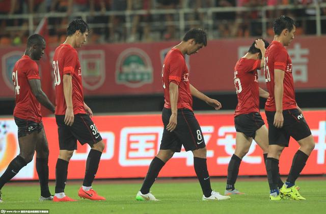 同样换风水的富力主场四连胜，而辽足只能被*躏蹂**？