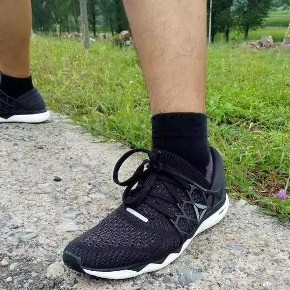 reebok什么跑鞋最好,䨻科技跑鞋踩开有多爽