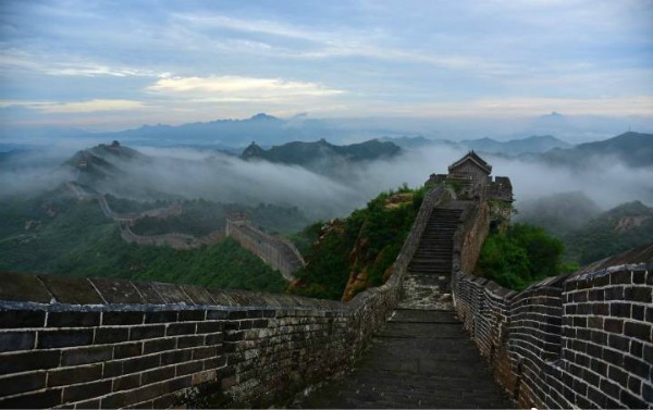 自带仙气效果，如临仙境奇缘，你见过这么高颜值的万里长城吗？