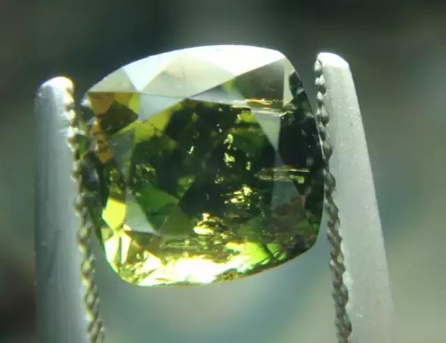 亮瞎了眼是什么意思,各类宝石的意义和功效