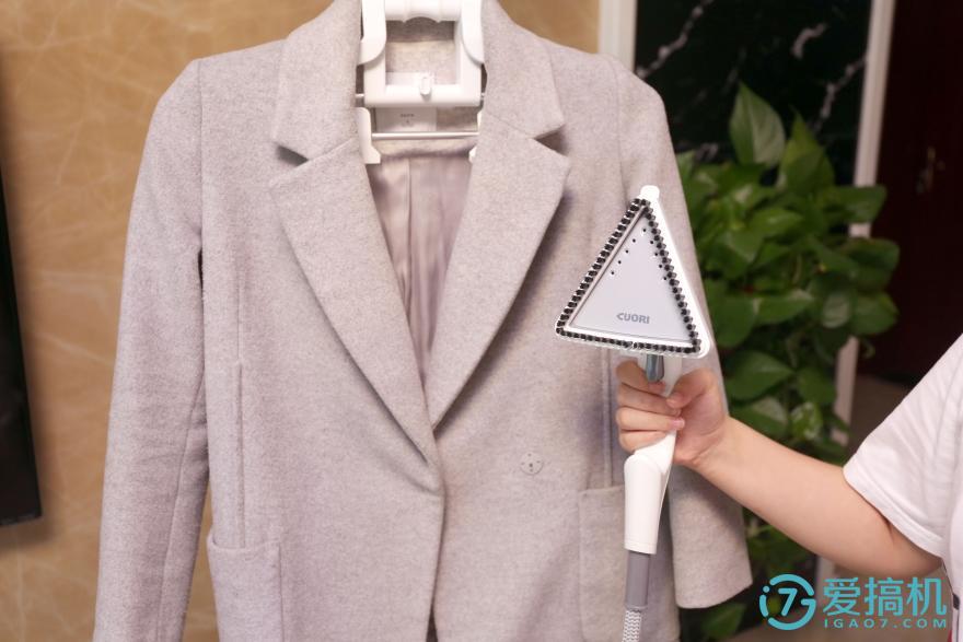 衣服皱皱巴巴没有熨斗怎么办,如何将皱巴巴衣服恢复原状呢