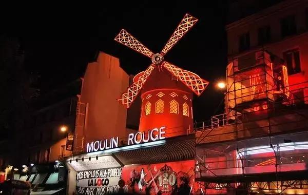 大嘴短发被讽“怪物”，如今逆袭时尚圈第一宠儿