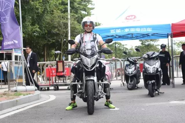 五羊本田猛鸷cb190x有时钟显示吗,猛鸷190对比新大洲本田cb190x