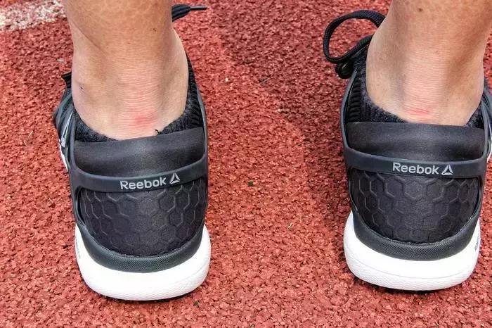 reebok什么跑鞋最好,䨻科技跑鞋踩开有多爽