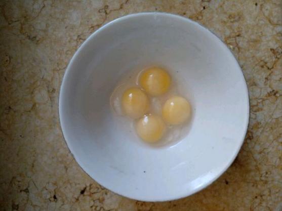 发现养的龟下的蛋全碎了，算了还是中午加个菜吧