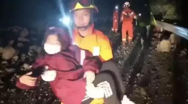 小朋友讲解地震来时应该怎么办,地震来了不要慌告诉孩子