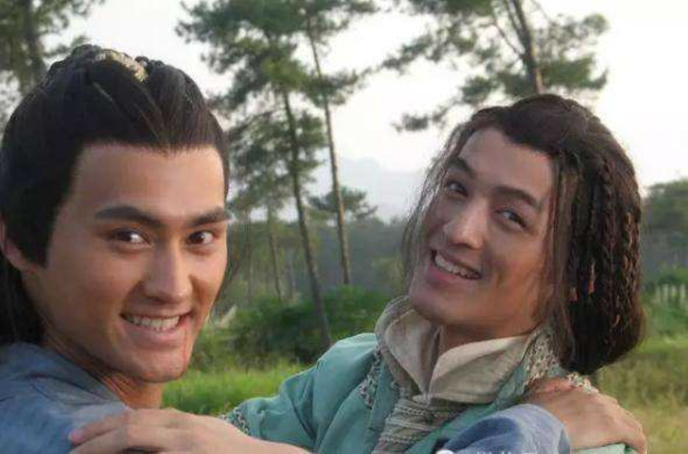 来自天南海北的“*人贱**”，拿着录取通知书在新生寝室同居四年