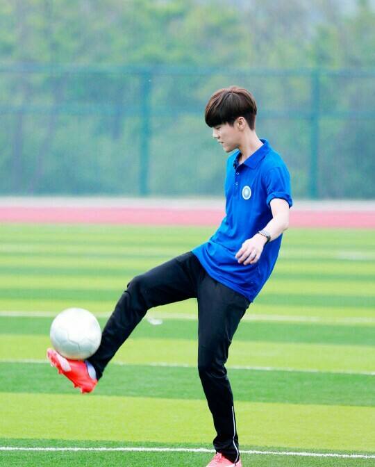 鹿晗足球水平到底怎么样,鹿晗足球明星赛完整版