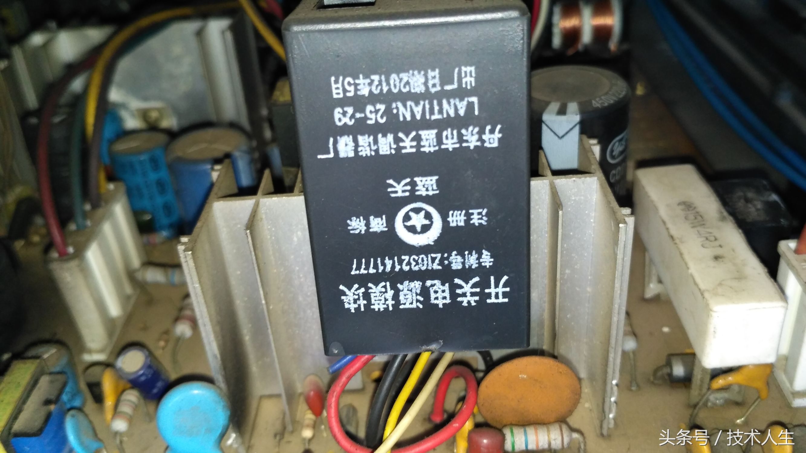 修电视把其他地方修坏了,修电视的坑