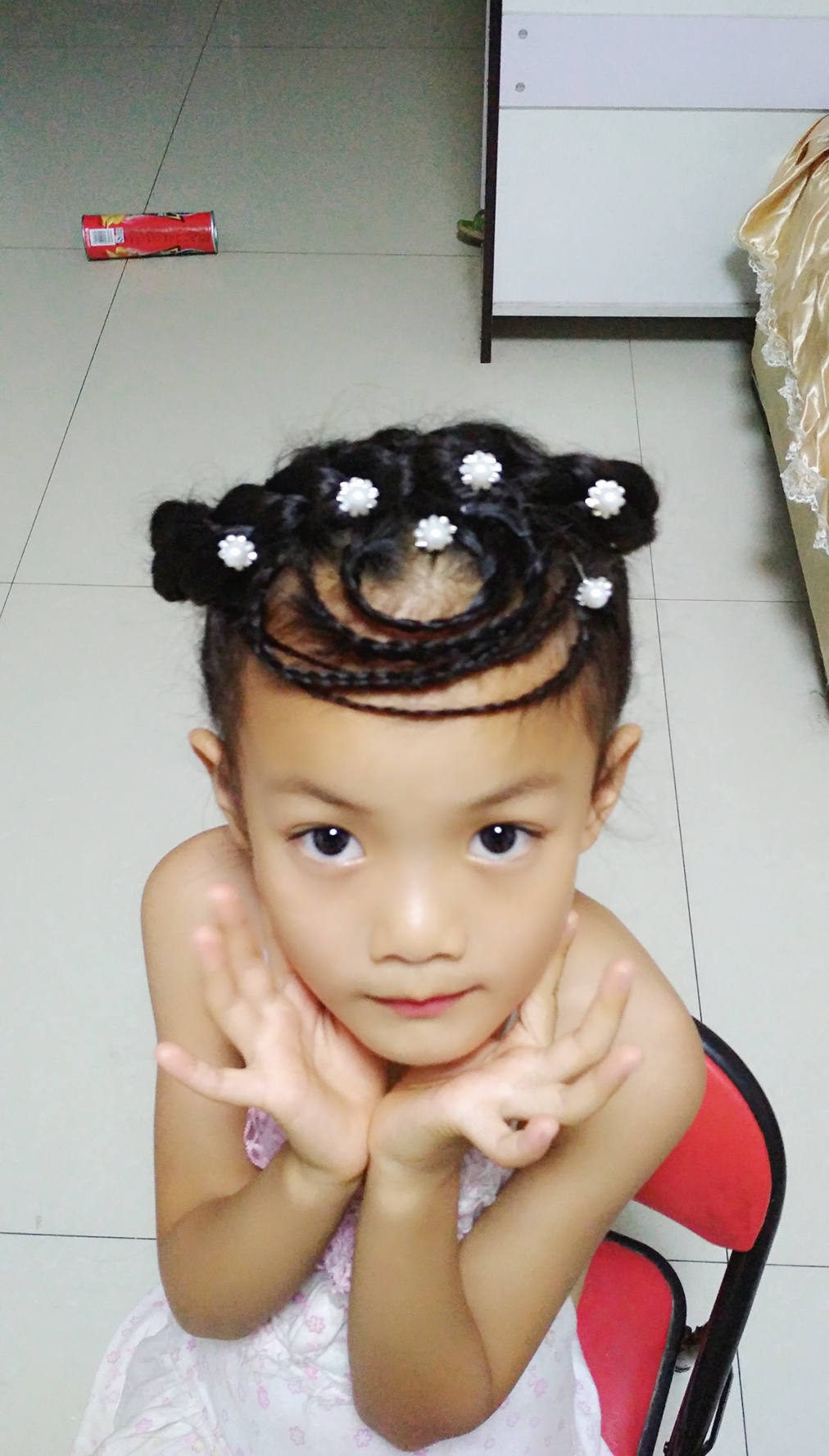 有刘海的宝宝适合编什么发型,小孩高额头刘海怎么扎起来好看