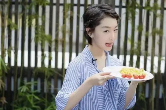 教你一招怎么去除顽固闭口,女明星闭口怎么处理