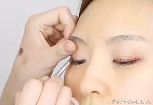 短发扎马尾好看的发型简单,短发发型怎么扎简单好看低马尾