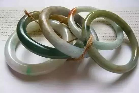 7000块钱买的金手镯,买的翡翠手镯5800