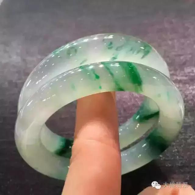 7000块钱买的金手镯,买的翡翠手镯5800