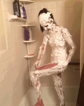 你们那管洗澡搓下来的泥叫什么？我们这叫“人渣”