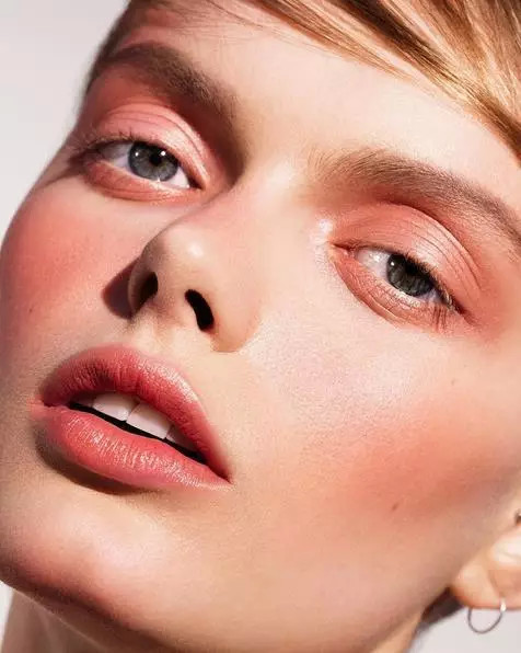 口红哪些斩男色,哪些口红颜色贴近斩男妆