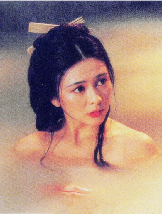 看到这样受排挤的关之琳，才知道行走江湖真的不能只能靠美貌！