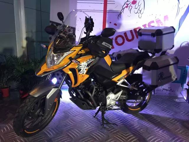 五羊本田猛鸷cb190x有时钟显示吗,猛鸷190对比新大洲本田cb190x