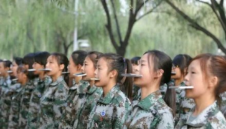 军训的时候建议带手机吗,军训带手机的正确方法