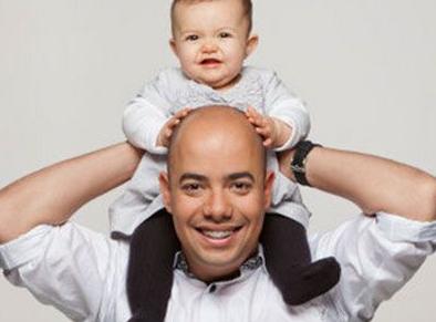 父亲脱发儿子脱发几率,父辈脱发一定会遗传吗