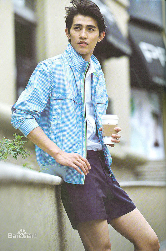 24岁出道，超模出身，《思美人》火遍全国，搭档小s成新晋男神