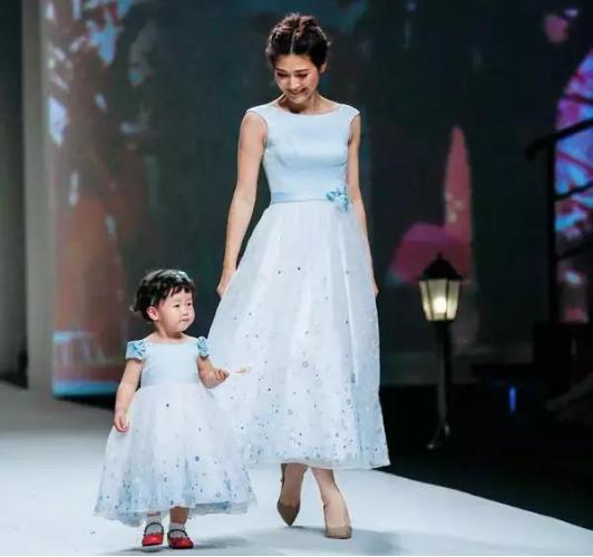 因亮剑爆红，两次搭档罗晋后少有音讯，今与靳东演离婚，再度走红