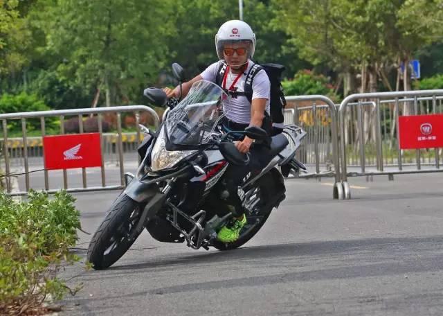 五羊本田猛鸷cb190x有时钟显示吗,猛鸷190对比新大洲本田cb190x