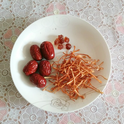 花胶桃胶莲子汤,花胶虫草花汤的功效与作用