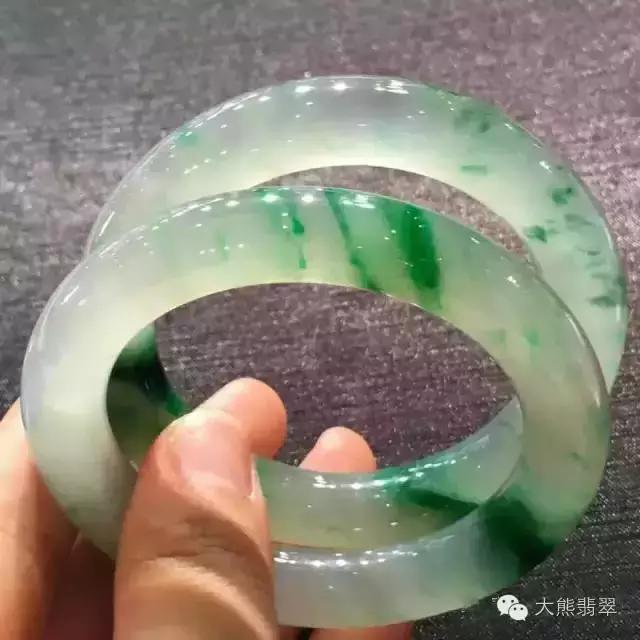 7000块钱买的金手镯,买的翡翠手镯5800