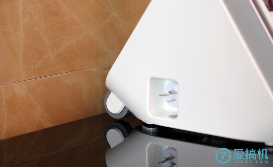 衣服皱皱巴巴没有熨斗怎么办,如何将皱巴巴衣服恢复原状呢