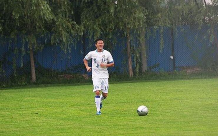 吴京战狼二踢足球,战狼2吴京拍戏经历