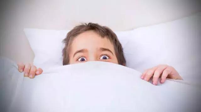 宝宝发烧39.5度抽筋全身都很烫,儿童发烧一天抽筋三次是什么原因