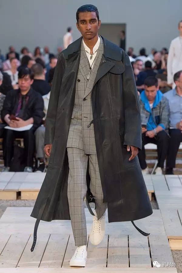 当下男装流行款式,男装宽松百慕大短裤流行趋势