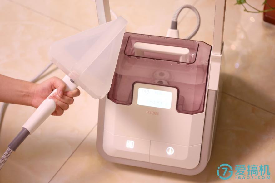 衣服皱皱巴巴没有熨斗怎么办,如何将皱巴巴衣服恢复原状呢