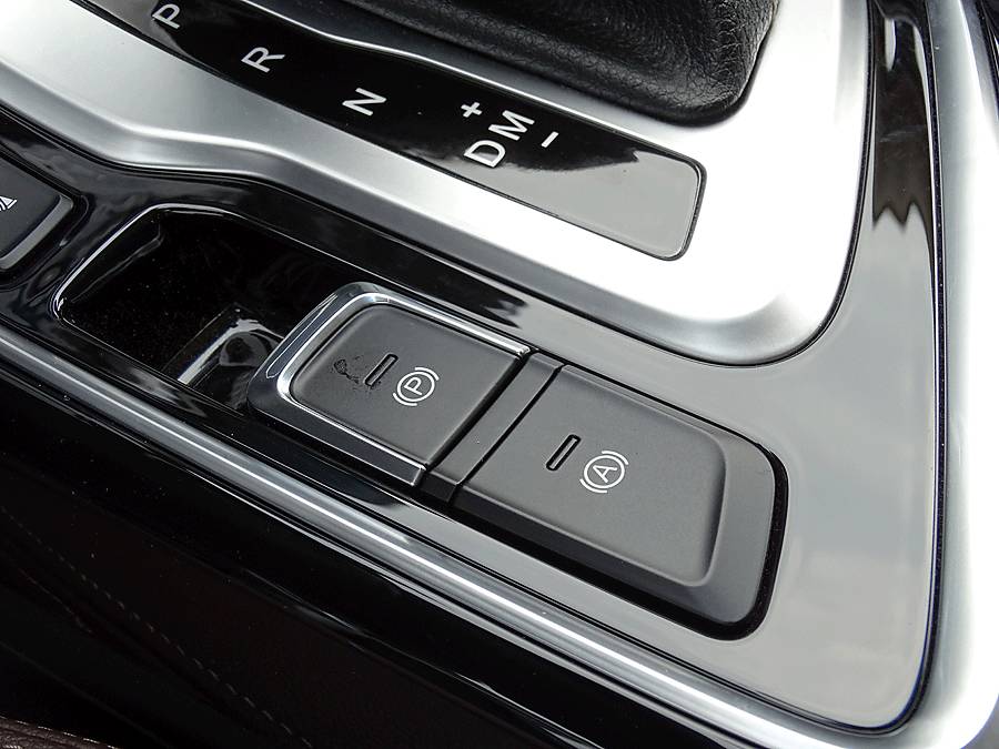 宝骏560半自动挡值得入手吗,2019款全新宝骏560自动挡顶配