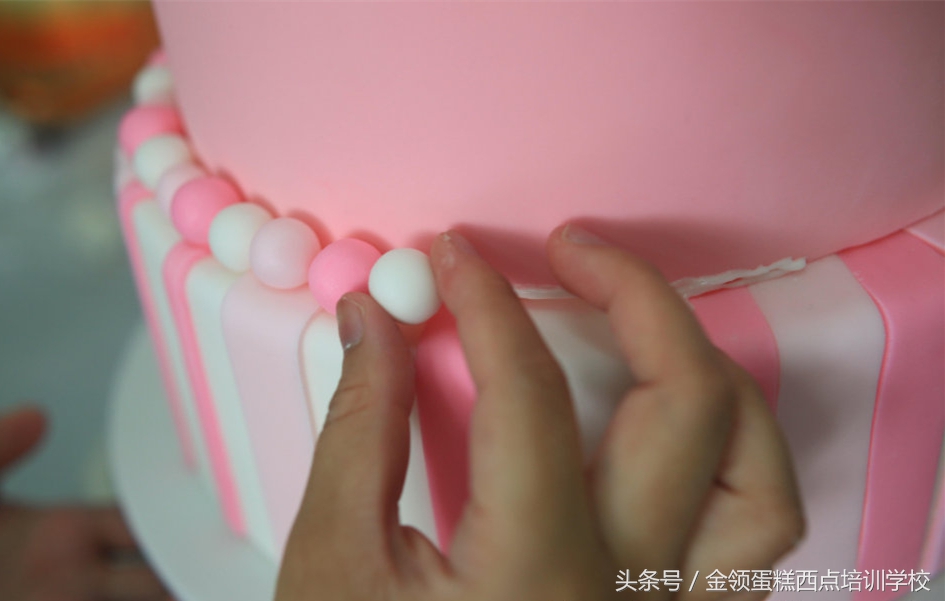 翻糖蛋糕的翻糖怎么做,翻糖蛋糕新手制作