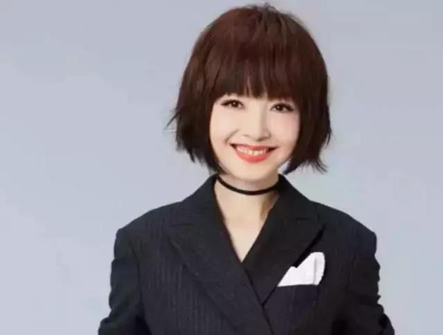 贾玲同款头发教程,贾玲发型辫子怎么扎好看