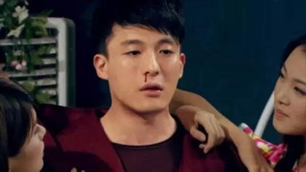 上火流鼻血能降火吗,上火流鼻血喝水管用吗