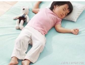 2岁孩子把屎把尿对小孩的危害,把屎把尿对宝宝的髋关节有危害吗