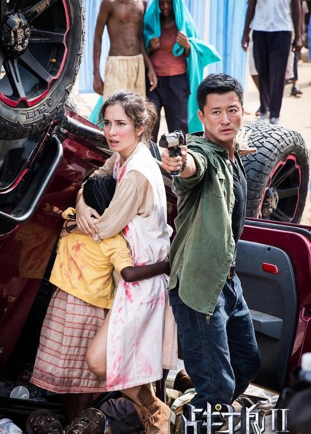 战狼2冷锋感染拉曼拉治愈救人,战狼2中的拉曼拉