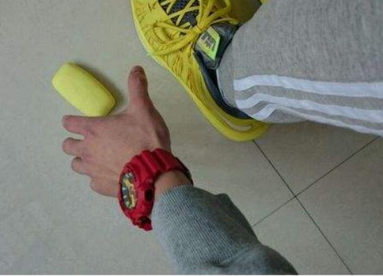 下雨天就爱捡肥皂，不是搞基就是老司机