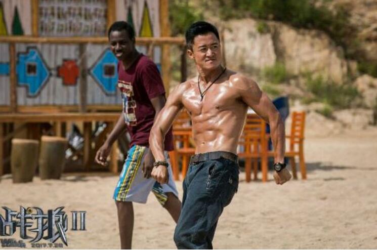 吴京战狼二踢足球,战狼2吴京拍戏经历