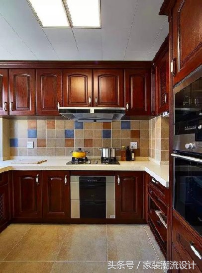 家具用了几个月才发现有问题,家具用了五六年还有味道