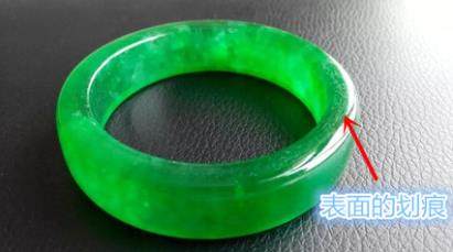 翡翠戒面有轻微划痕怎么处理,翡翠表面有坑和划痕正常吗