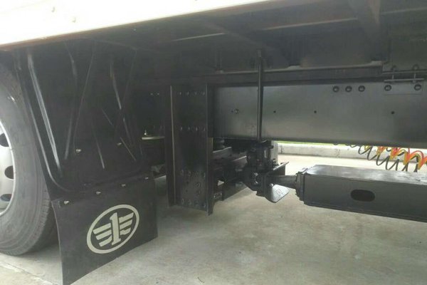 460马力+AMT+空气悬架天V中置轴亮相