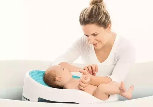 新生儿十种常见的生理现象,新生儿常见特殊生理态势有六种