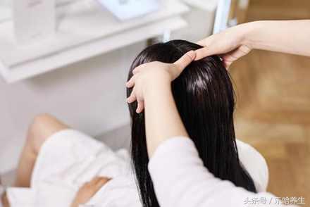日常养护头发的技巧,头发尴尬时期如何养护