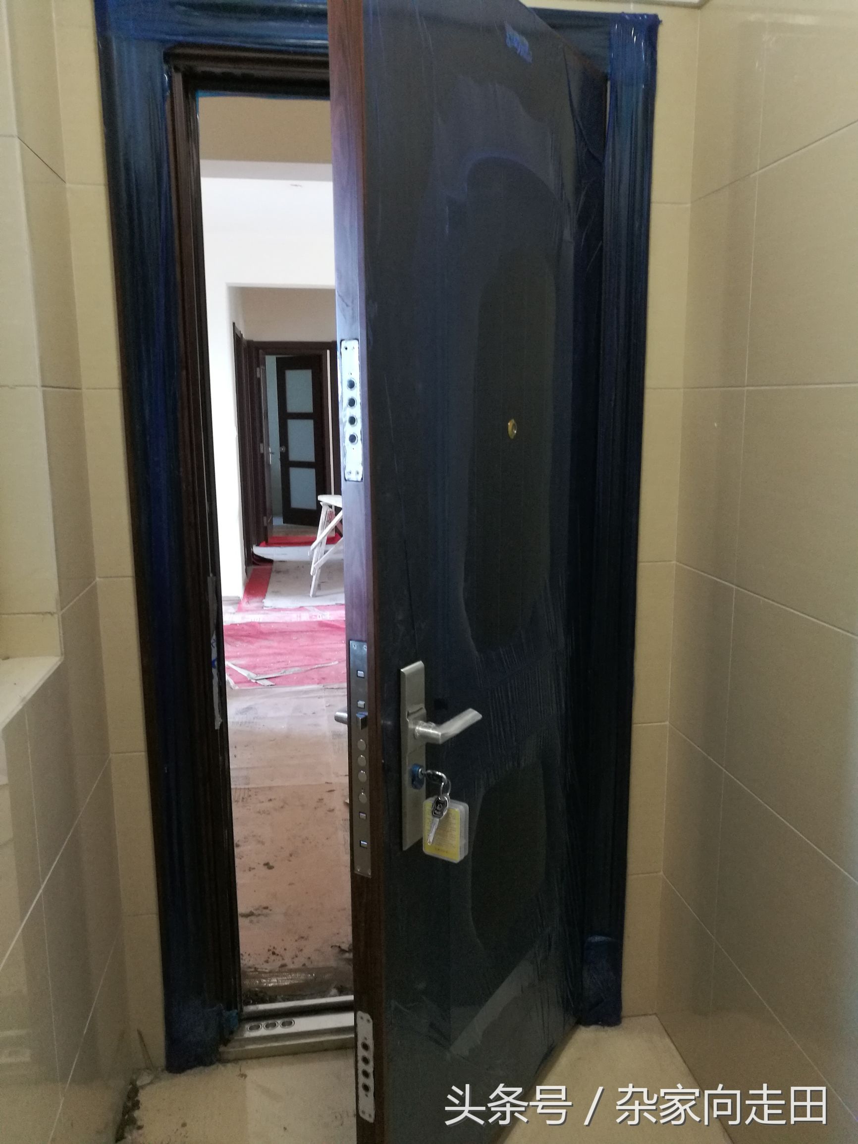 防盗门内开改外开操作过程,防盗门外开改内开演示图